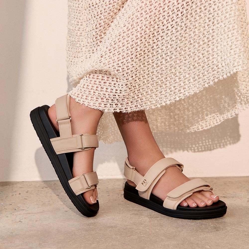 Women's Slides & Sandals