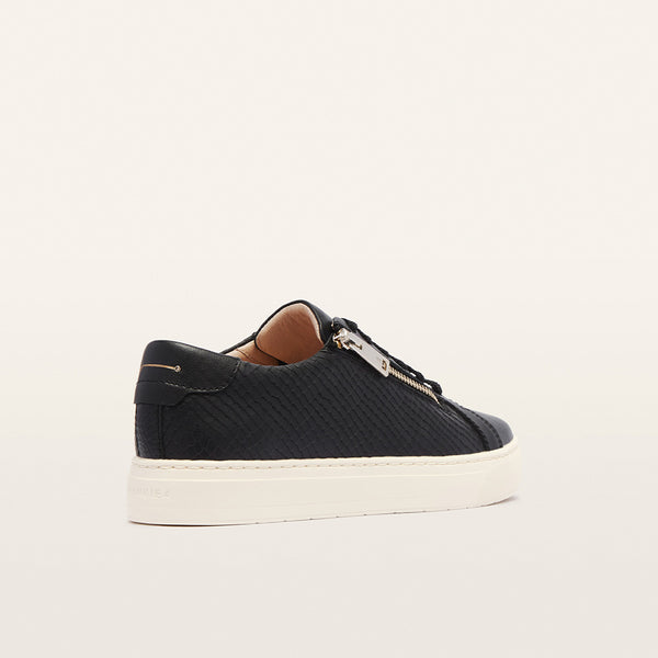 Billie II Black Emboss