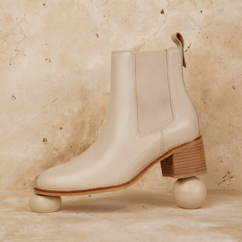 <p>Boots</p>
