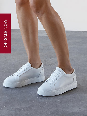 <p><em>Sneakers</em></p>