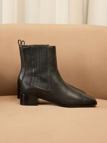 <p><em>Boots</em></p>