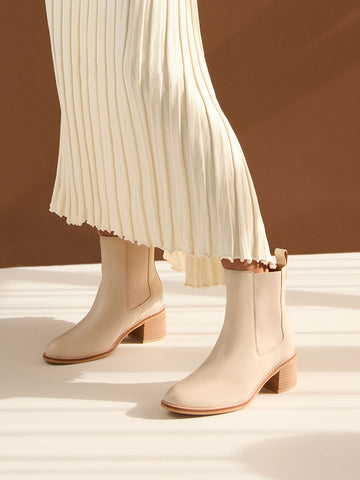 <p><em>Boots</em></p>