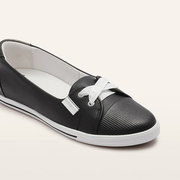 Hannah III Black Emboss