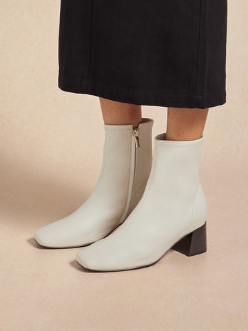 <p><em>Boots</em></p>