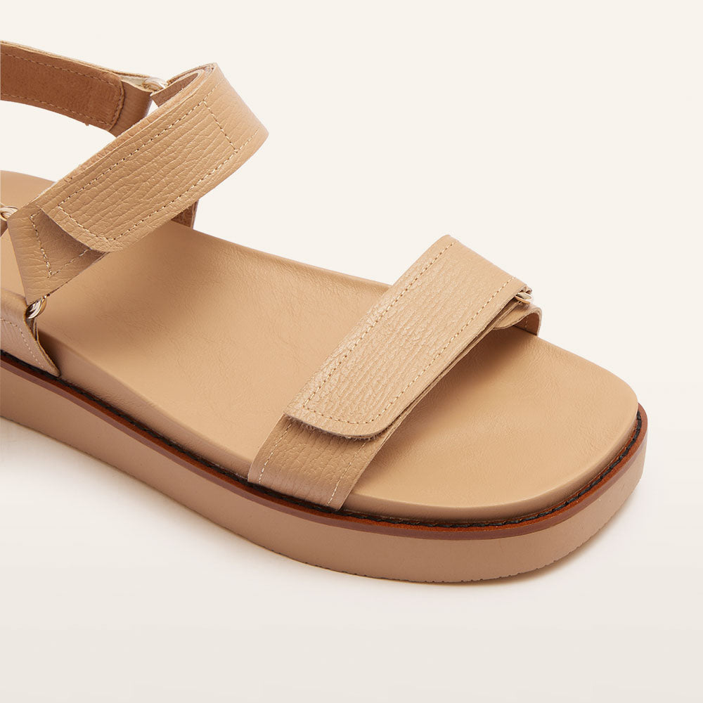 キャメル。sanforized サンフォライズド　vintage Zane Camel Grain Women's Flat Sandal | FRANKIE4