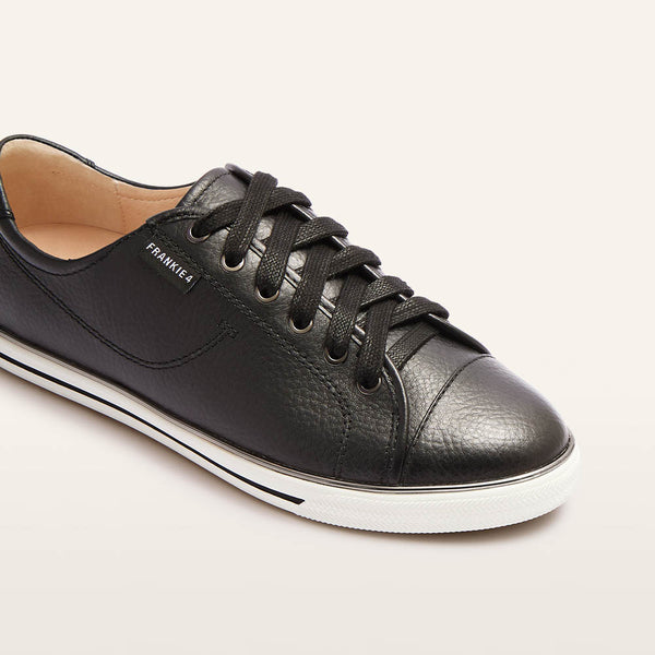 Nat III Black/White