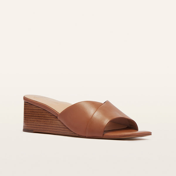 Carmen Tan