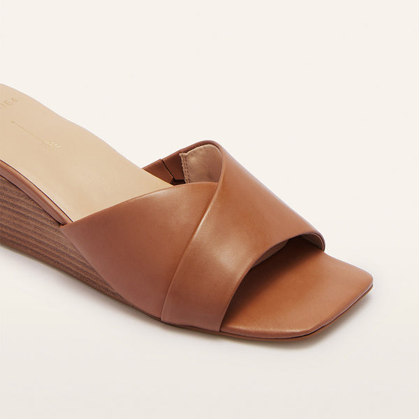 Carmen Tan