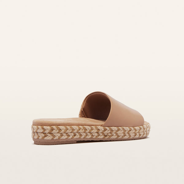 Lucia Camel