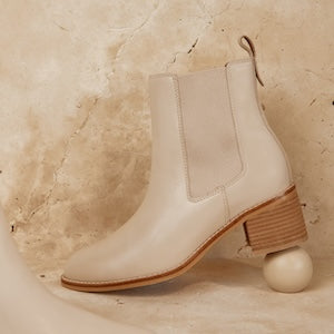 <p>Boots</p>