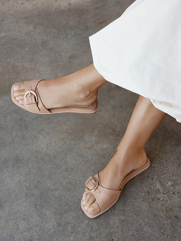 <p><em>Slides</em></p>