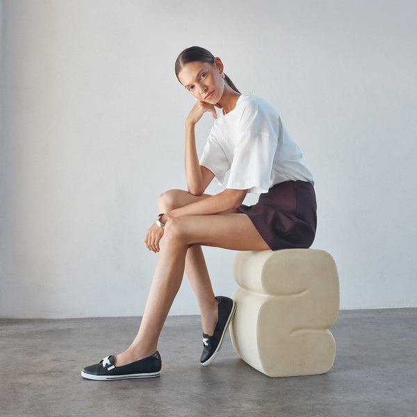 Hannah III Black Emboss