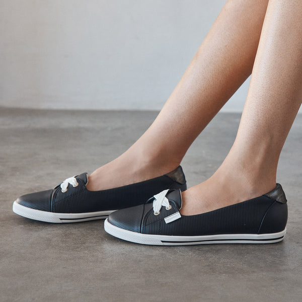 Hannah III Black Emboss