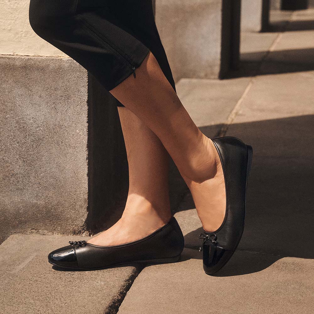 black dress flat shoes women Thursday Boot Company Women's Black Leather Scrunch Size 9