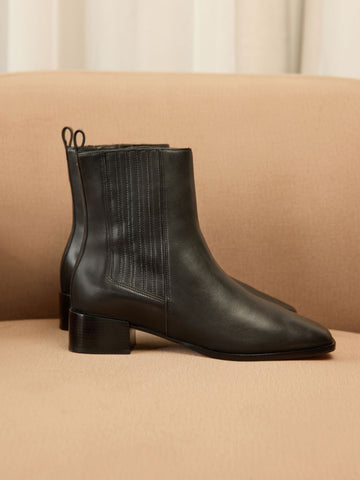 <p><em>Boots</em></p>