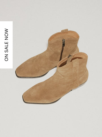 <p><em>Boots</em></p>