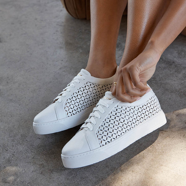 Mim V White Lattice