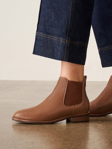 <p><em>Boots</em></p>