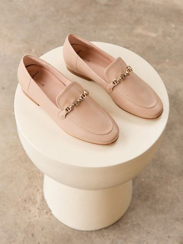 <p><em>Flats</em></p>
