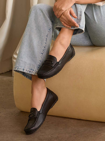 <p><em>Flats</em></p>