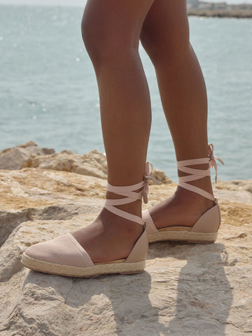 <p><em>Flats</em></p>