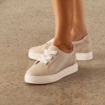 <p>Sneakers</p>